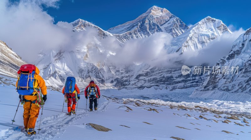 励志团队攀登勇往直前徒步梦想登顶雪山