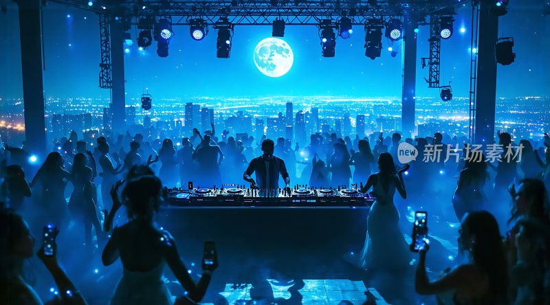 夜幕下的派对盛宴DJ与观众共舞城市夜景璀璨夺目
