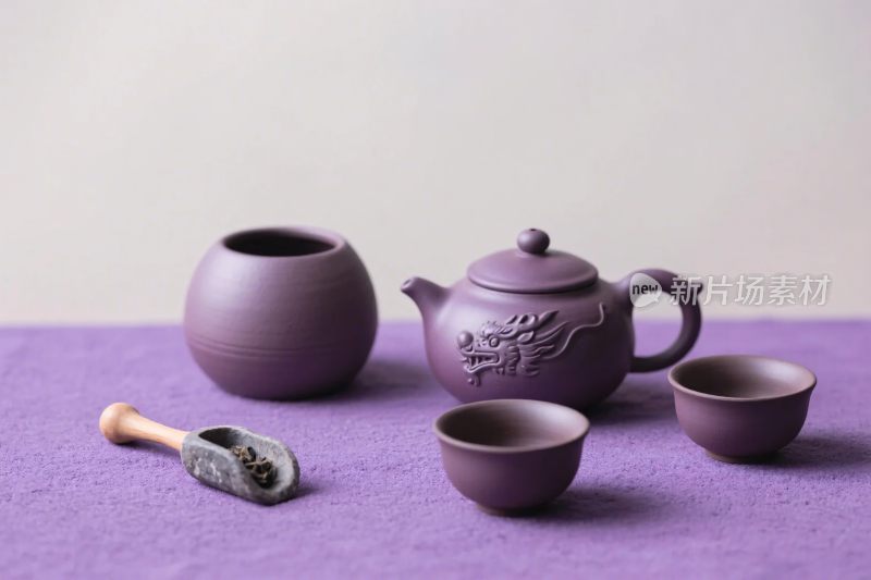 紫色茶具静物展示