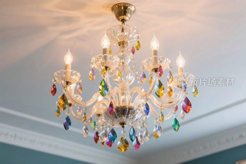 彩色水晶吊灯装饰图