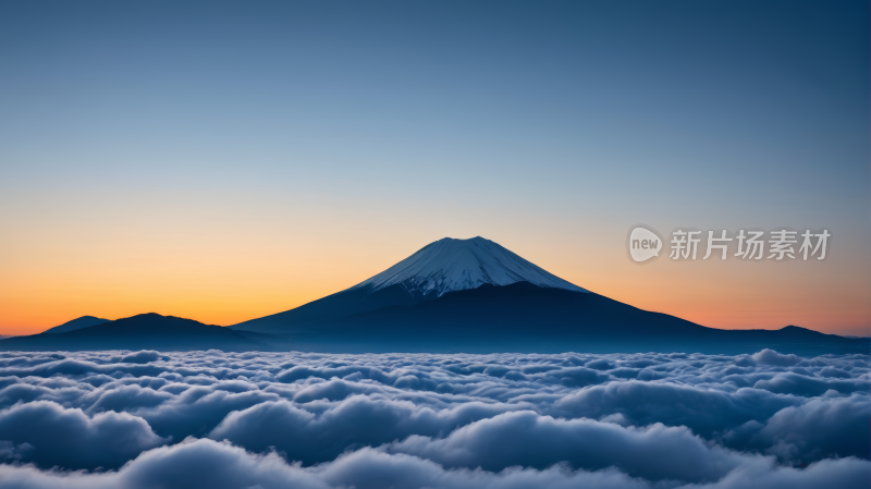 遥远的山山下有云风景图片