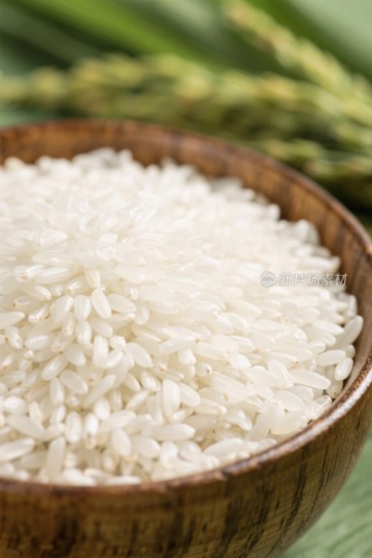 木碗中的白米