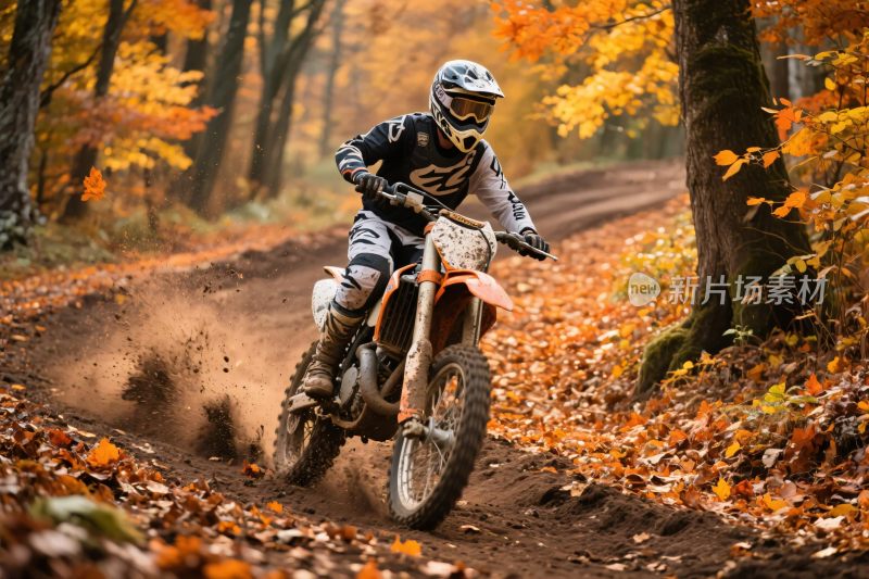 车手林间越野摩托骑行