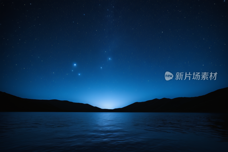 星空夜空飞过湖面一座高山清图片