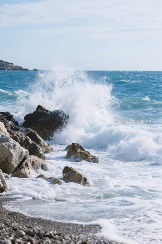 海边岩石与海浪