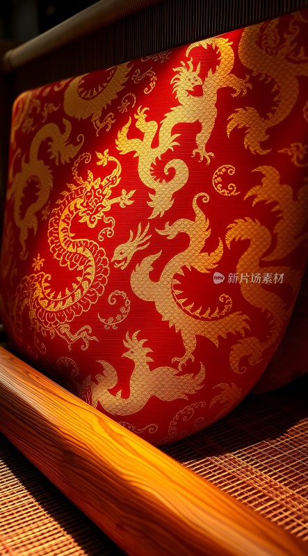 红色龙纹布艺靠垫