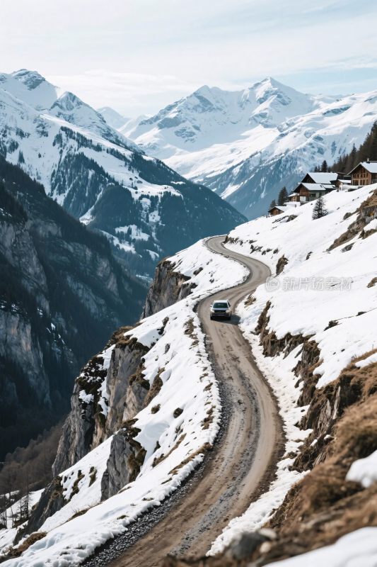 雪山间蜿蜒公路风景