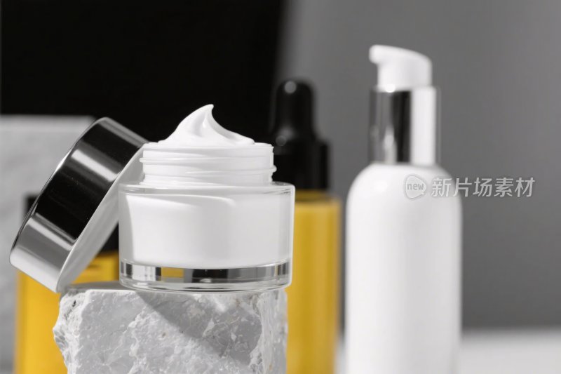 几款护肤品展示