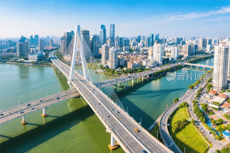 城市跨江大桥景观