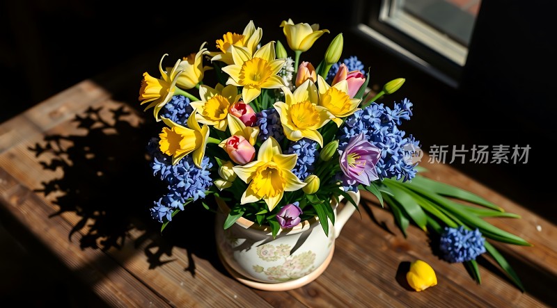 阳光下的多彩花艺