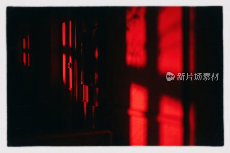 红色光影艺术画面