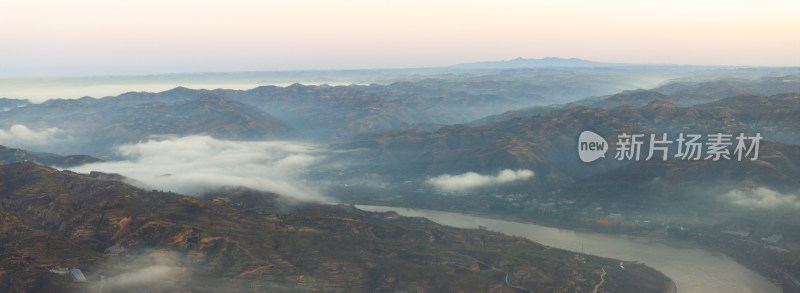 山西陕西交界黄河黄土高原云海风光