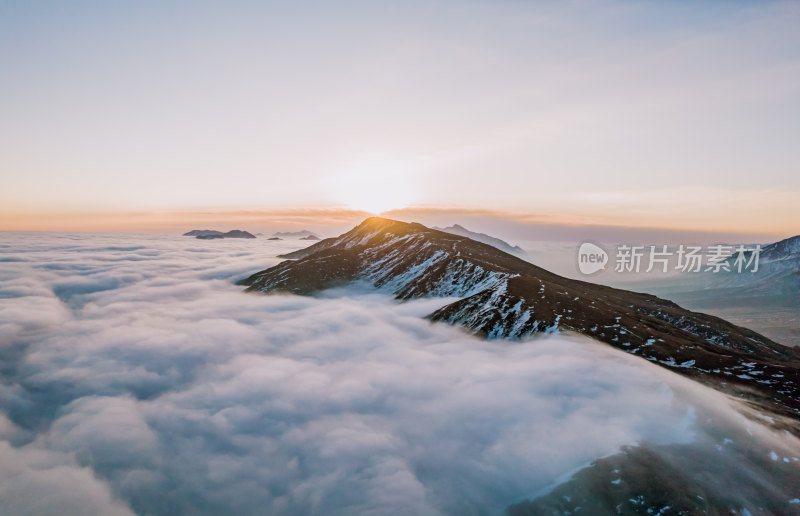 青海拉脊山云海日出