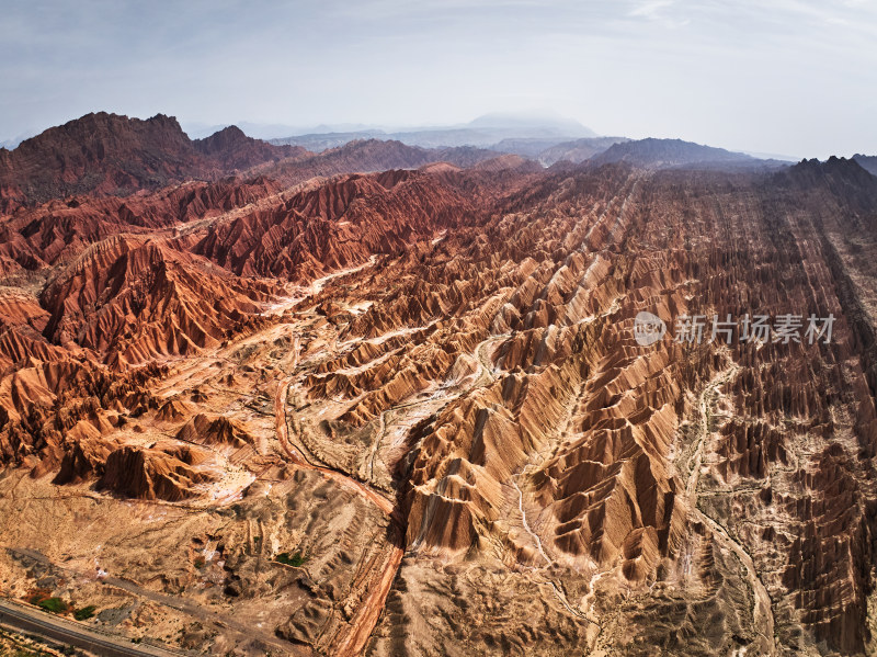 层层叠叠的红色岩层