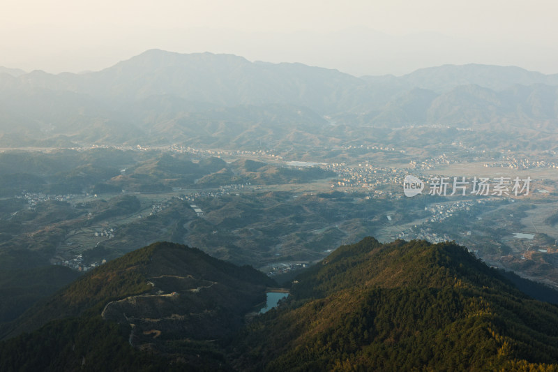 嵩峰山远眺上饶广丰嵩峰乡村庄