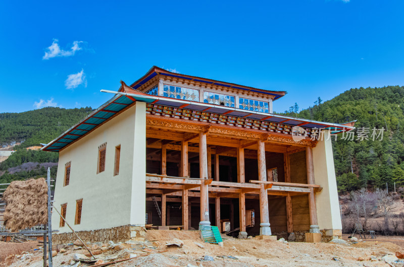 云南大桥香格里拉纳帕海藏式传统民居建筑