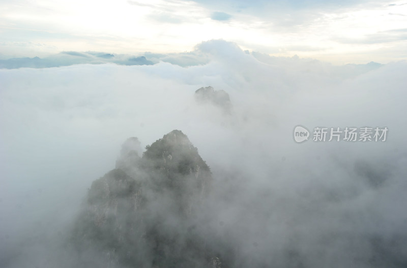 夏日云雾缭绕狼牙山雄奇景象河北保定旅游