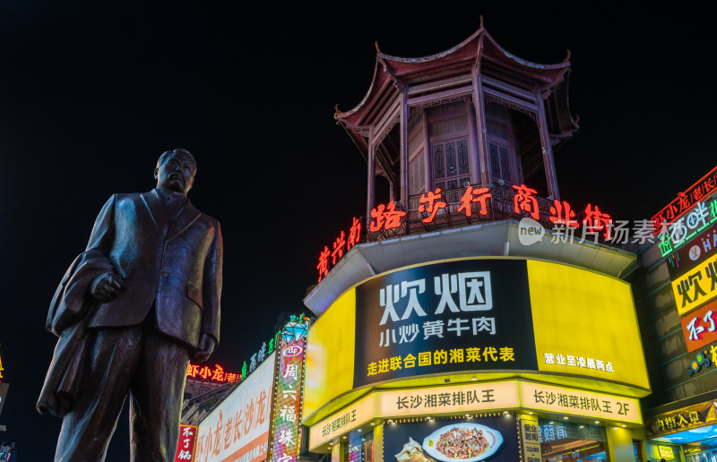 黄兴路步行街中心广场繁华夜景