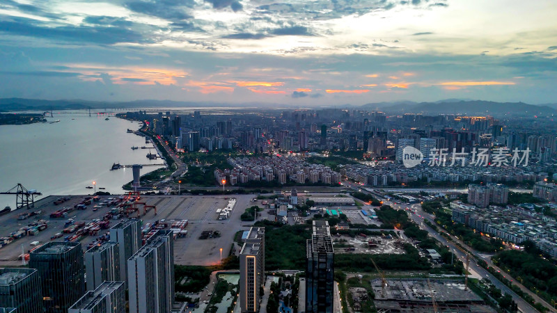 广东汕头城市夜幕降临晚霞夕阳航拍图