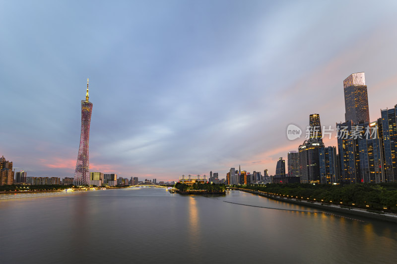 广州珠江新城CBD广州塔小蛮腰夜景城市风光