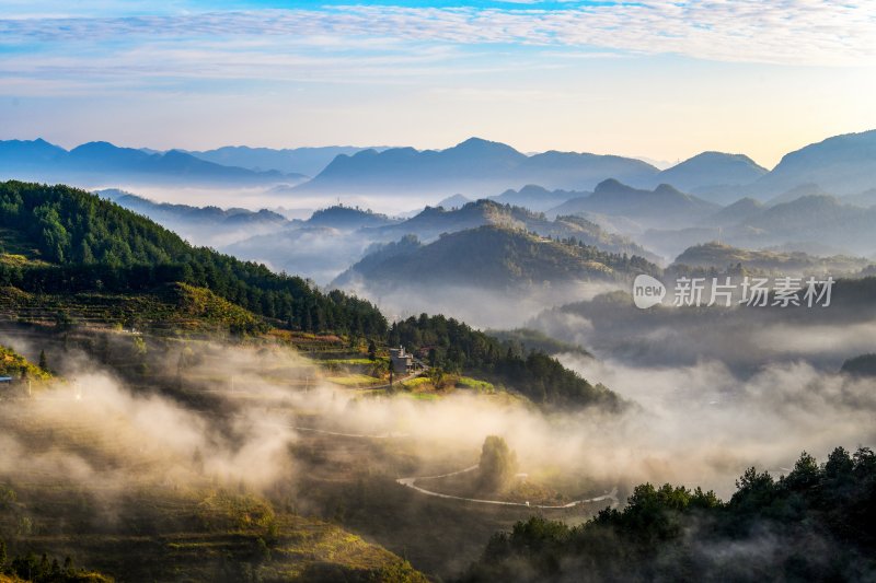 重庆酉阳：阳光.白纱下的村庄