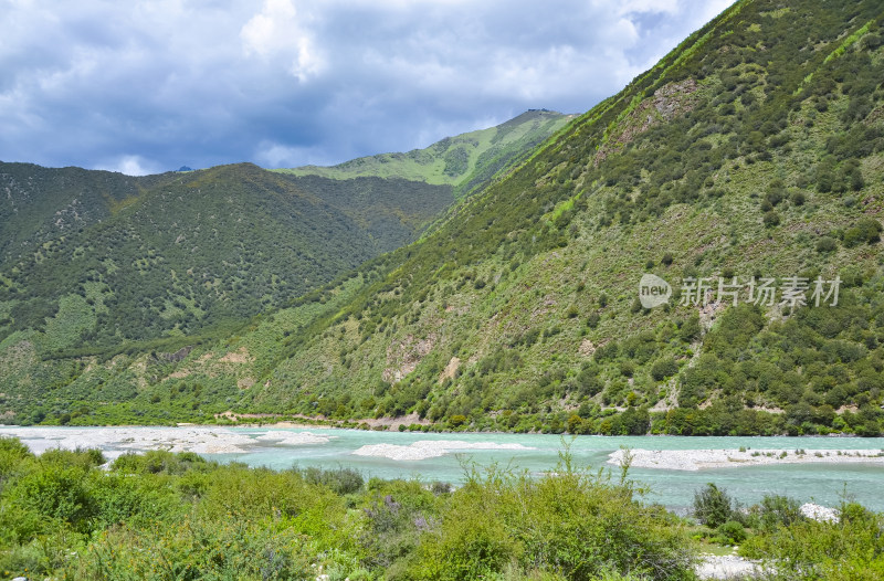 西藏林芝地区318国道川藏公路沿途山谷河流