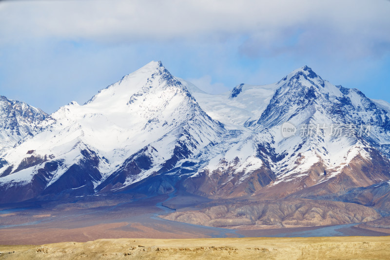 连绵的雪山