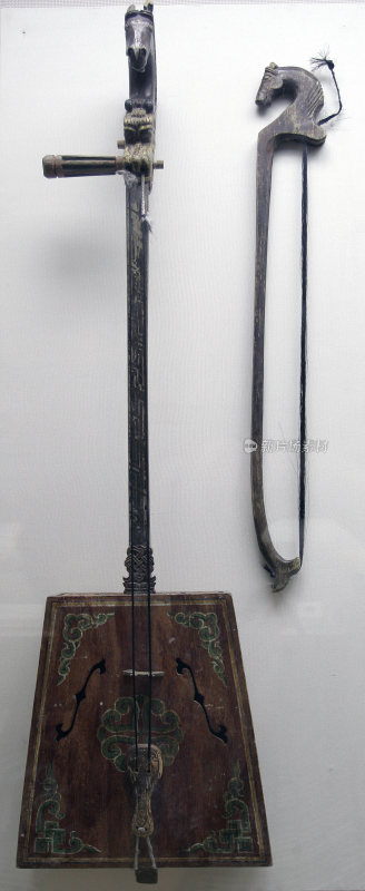 彩绘雕龙马头琴 清代