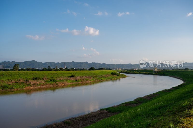 河流堤坝风景