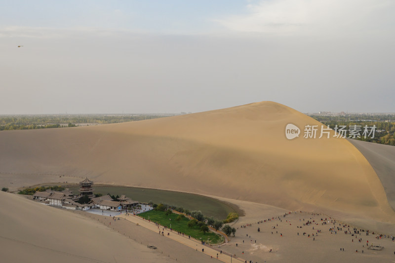 敦煌鸣沙山月牙泉/月泉晓澈，远景