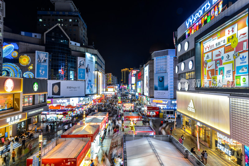 青岛台东步行街夜景夜晚延时