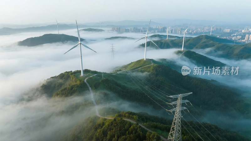 航拍山间云海中的风力发电机