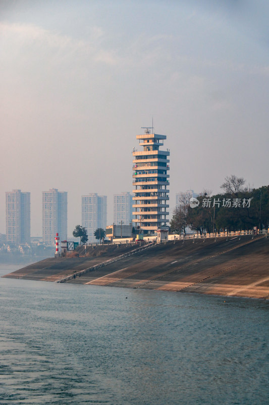 宜昌葛洲坝标志性三峡水道长江与三江交汇处