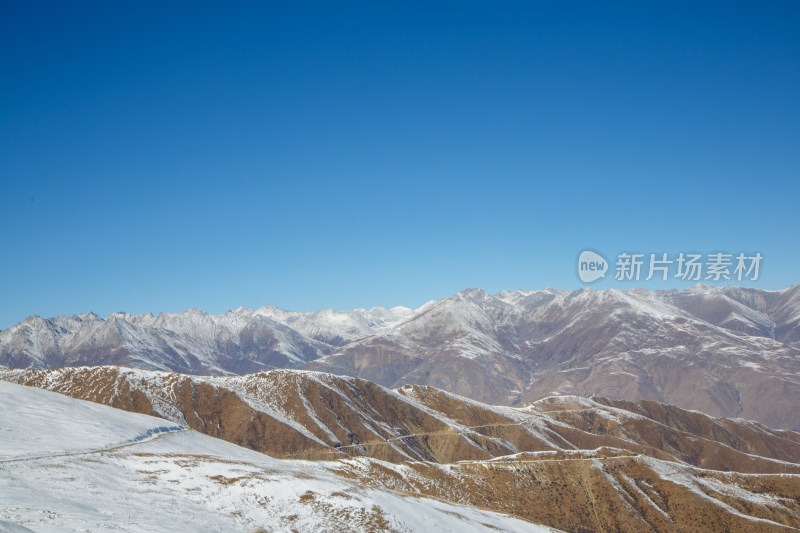 中国西藏地区冬季雪景高原风景