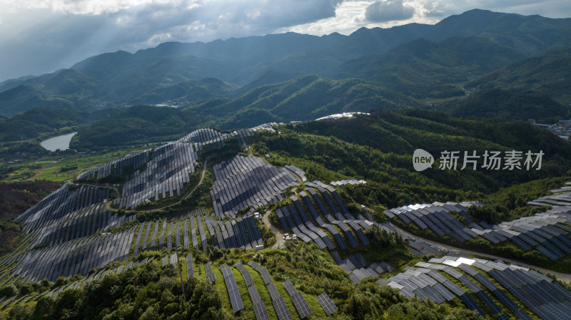 航拍大型的光伏发电基地，高兴科技能源产业