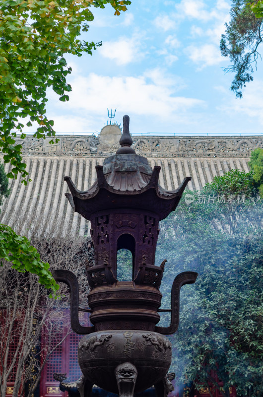 河南洛阳白马寺初秋时节香火旺盛