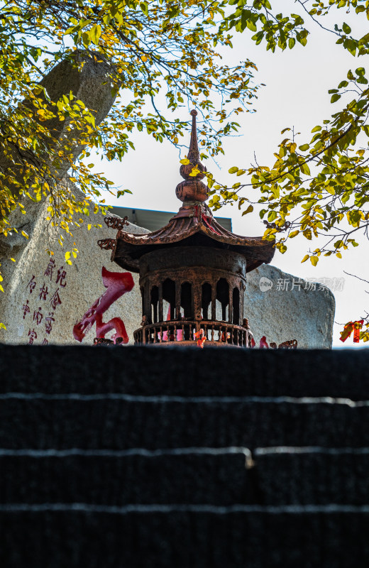 峄山南天门山神庙山神庙秋色景观