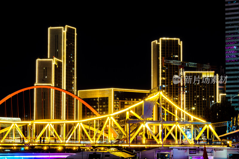 天津市津湾广场海河边解放桥夜景