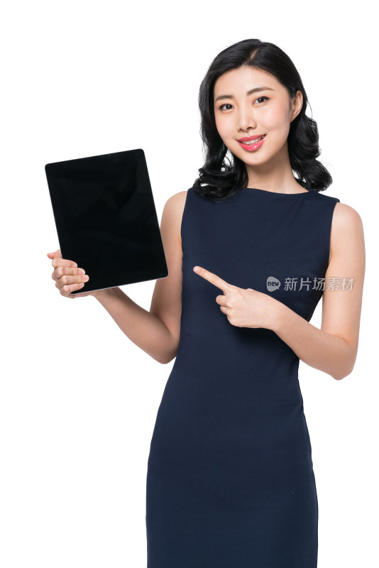 职业女性拿着平板电脑