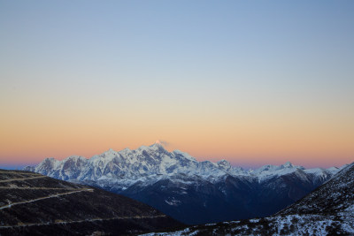 西藏林芝雪景南迦巴瓦峰日照金山雪山夕阳