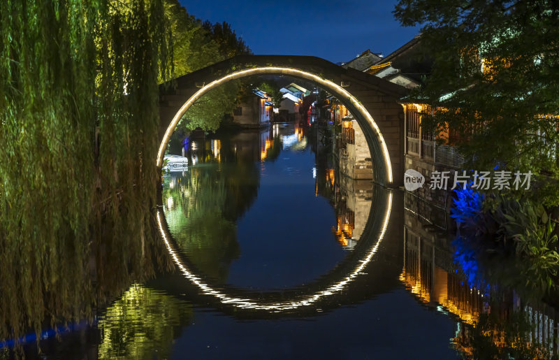 浙江湖州南浔古镇水乡百间楼夜景