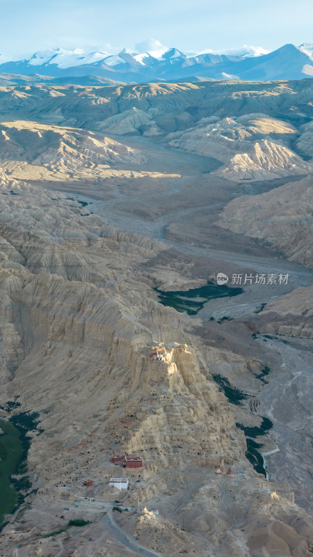 西藏阿里地区古格王朝文化遗迹日落高空航拍