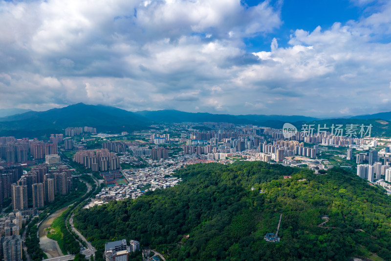 福建龙岩城市蓝天白云天际线航拍摄影图