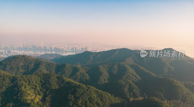 航拍群山与西湖杭州