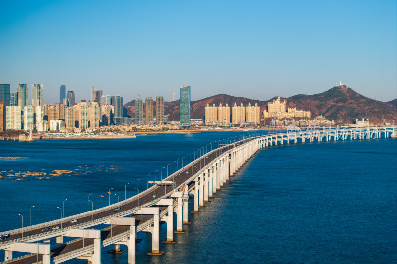 大连星海湾跨海大桥与城市全景