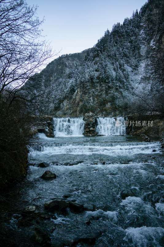 川西毕棚沟龙王海雪山瀑布