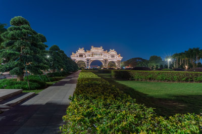 佛山顺峰山公园中华第一牌坊中式建筑夜景