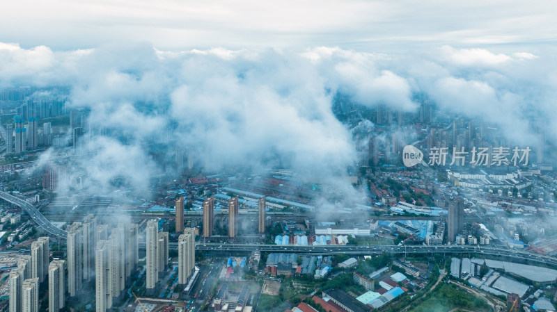 湖北武汉硚口区阴云天气城市航拍