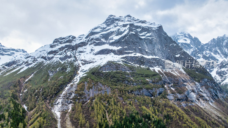 四川阿坝四姑娘山双桥沟景区雪山特写