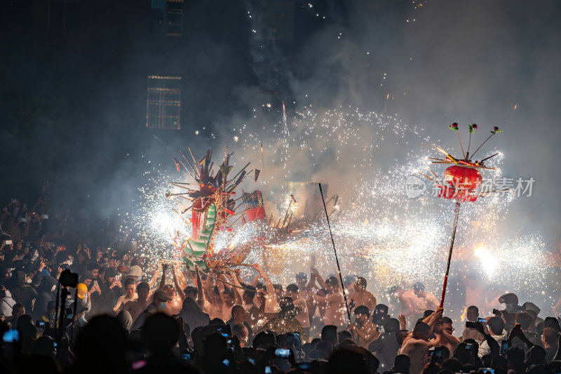 广东梅州中国非遗顺丰火龙狂舞夜焰火龙腾